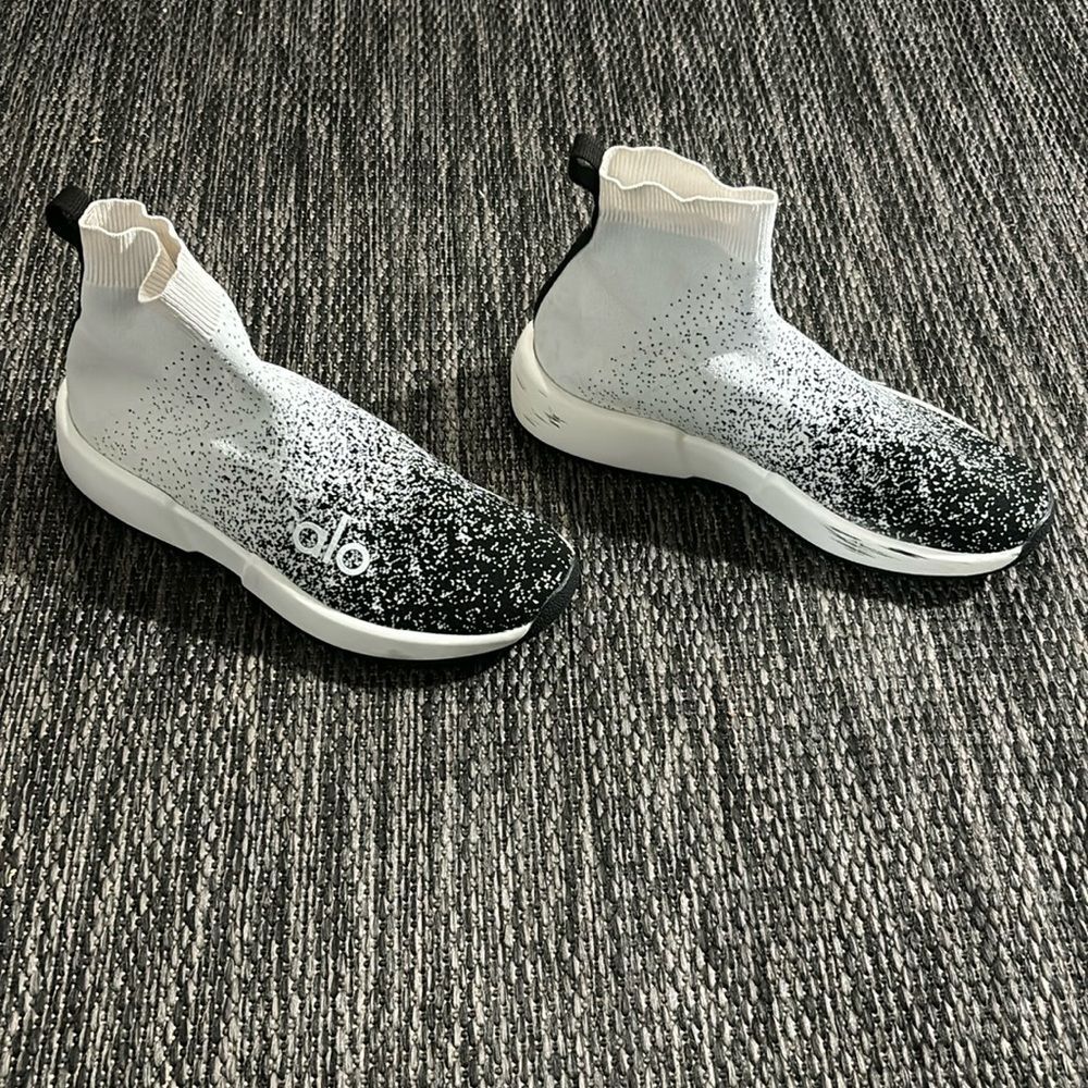 Alo Yoga Velocity Knit Sneakers Size 9